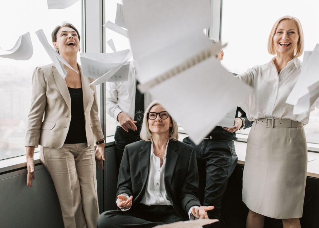 https://www.pexels.com/photo/happy-women-smiling-7434016/