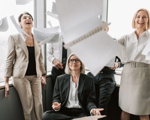 https://www.pexels.com/photo/happy-women-smiling-7434016/